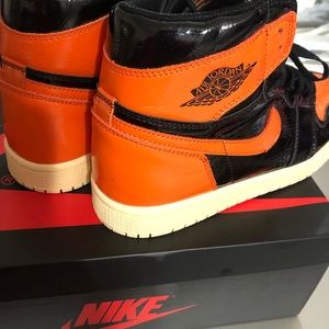 Jordan retro 1 shattered backboard never worn